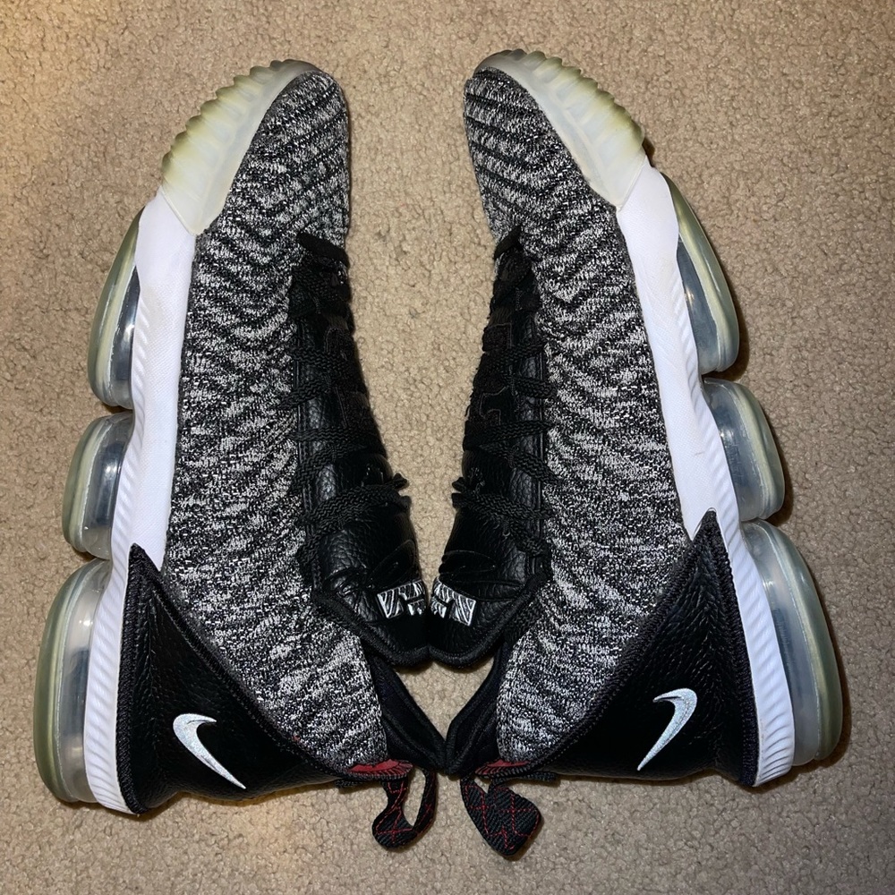 Nike LeBron 16’s Oreo